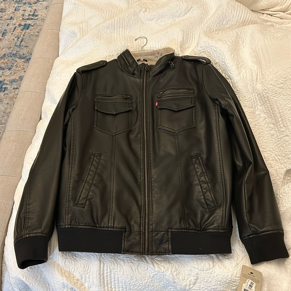 New with tags men’s levi size large sherpa and dark down vegan leather